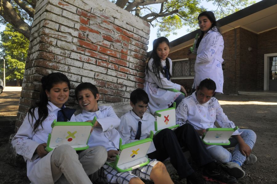 El eterno femenino de una imaginativa pintora