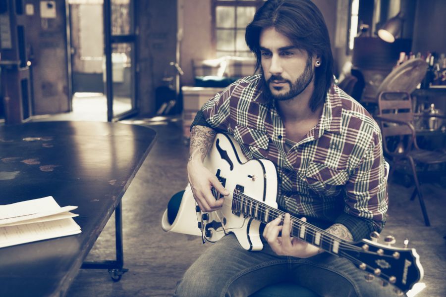 El eterno femenino de una imaginativa pintora