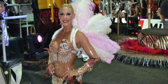 El eterno femenino de una imaginativa pintora
