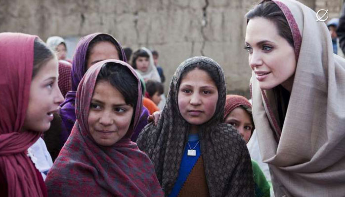 El eterno femenino de una imaginativa pintora