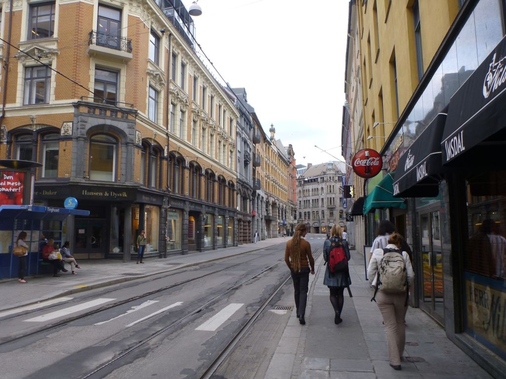 El eterno femenino de una imaginativa pintora