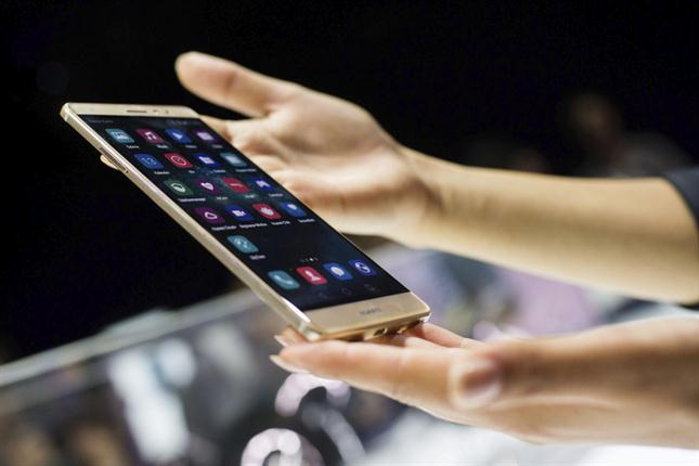 Huawei Mate S, tiene una pantalla de 6 pulgadas y es sensible al tacto y a la presión ejercida por el usuario.
