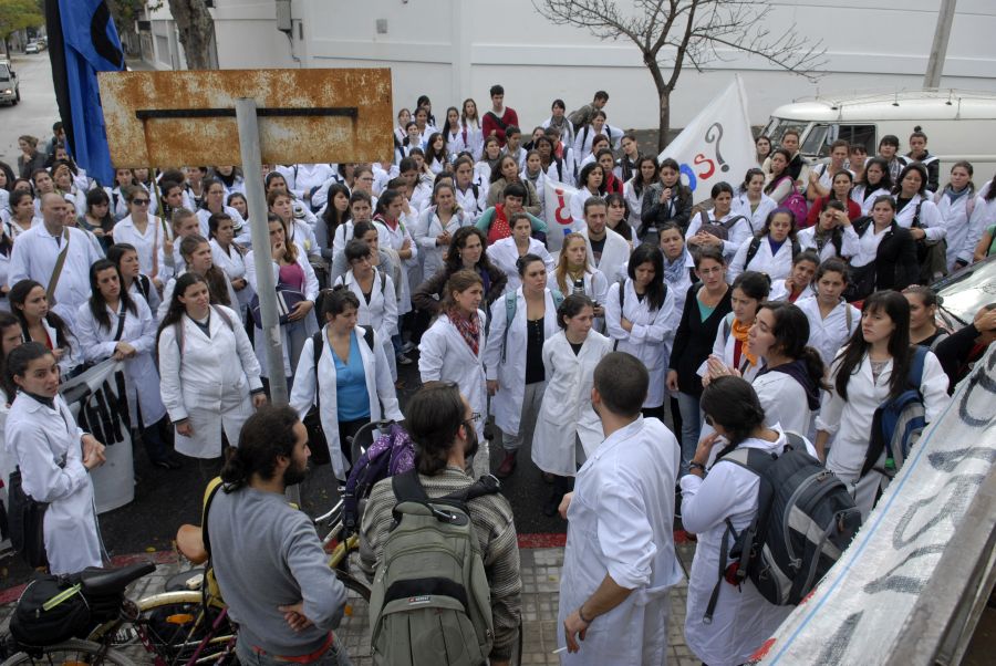 El eterno femenino de una imaginativa pintora