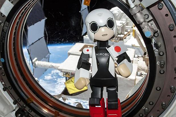 El eterno femenino de una imaginativa pintora