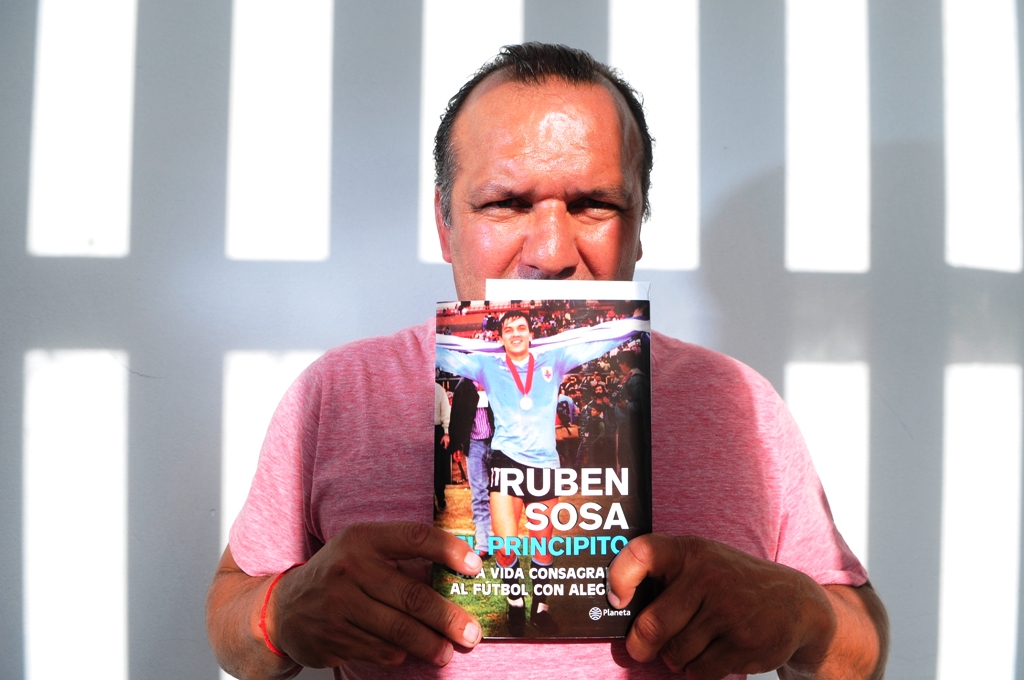 Ruben Sosa presenta su libro. Foto: Fernando Ponzetto.