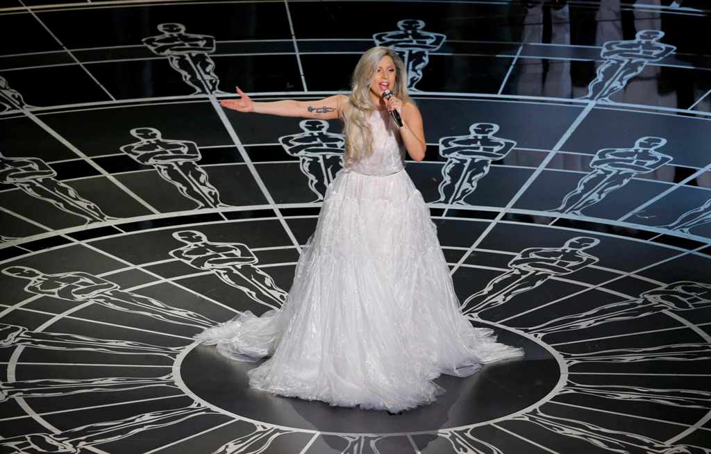 Laday Gaga interpretando una de la canciones de la Novicia Rebelde. Foto: AFP