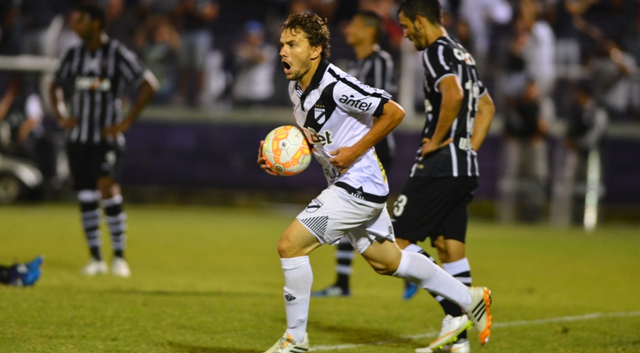 El eterno femenino de una imaginativa pintora