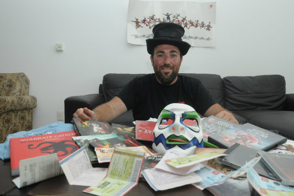 Los viajes juntaron al hincha Fernando Marengo con sus artistas favoritos. Foto: Agustín Martínez.