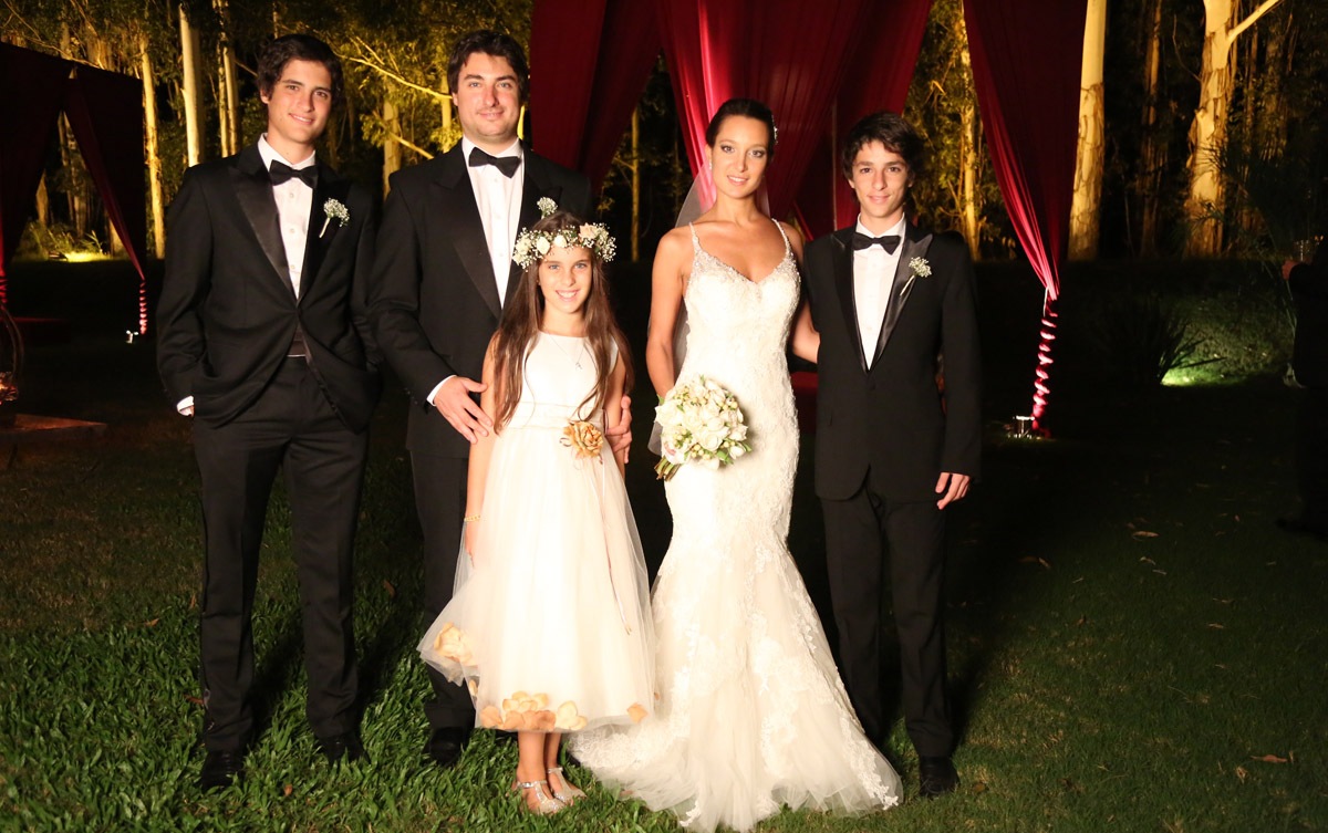 La novia junto a sus hermanos Federico, Sebastián, Agustina y Gonzalo Jodal.