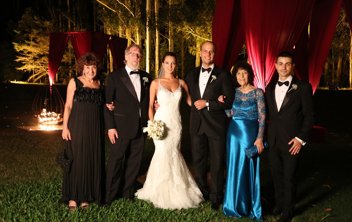 María Rosa González, Guillermo Reekstin, Nélida González y Vicente Cesareo acompañando a los novios.