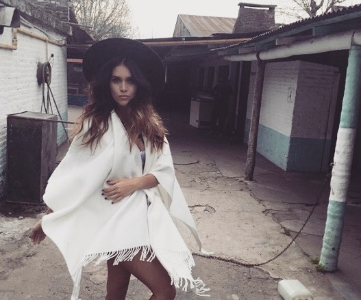 El eterno femenino de una imaginativa pintora