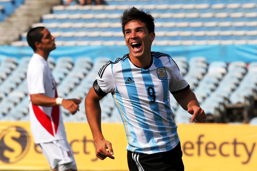 Gio Simeone celebra su gol ante Perú. Foto: Reuters