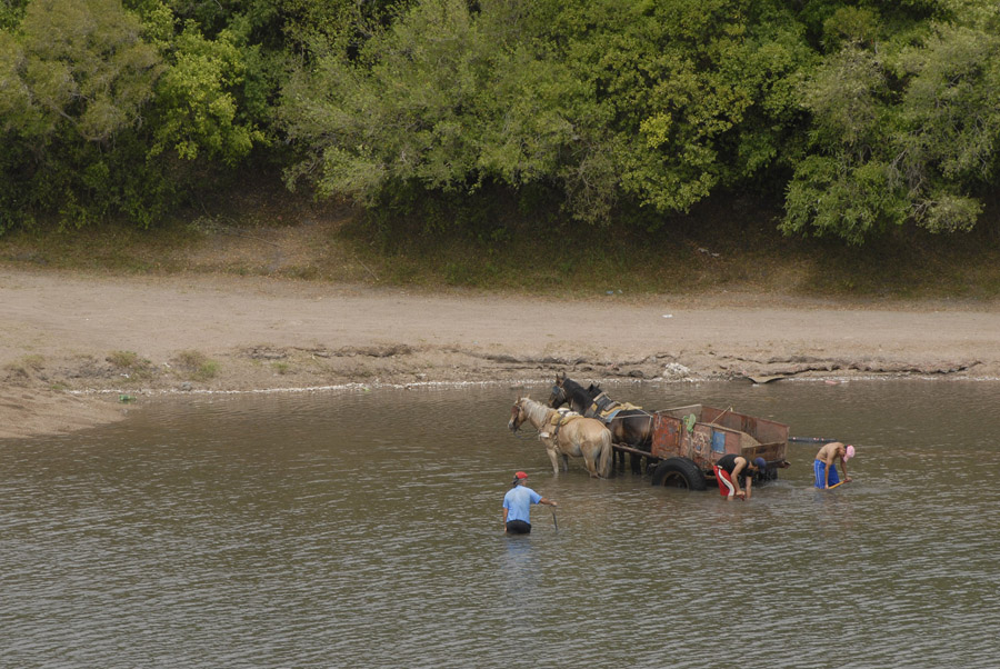 El eterno femenino de una imaginativa pintora