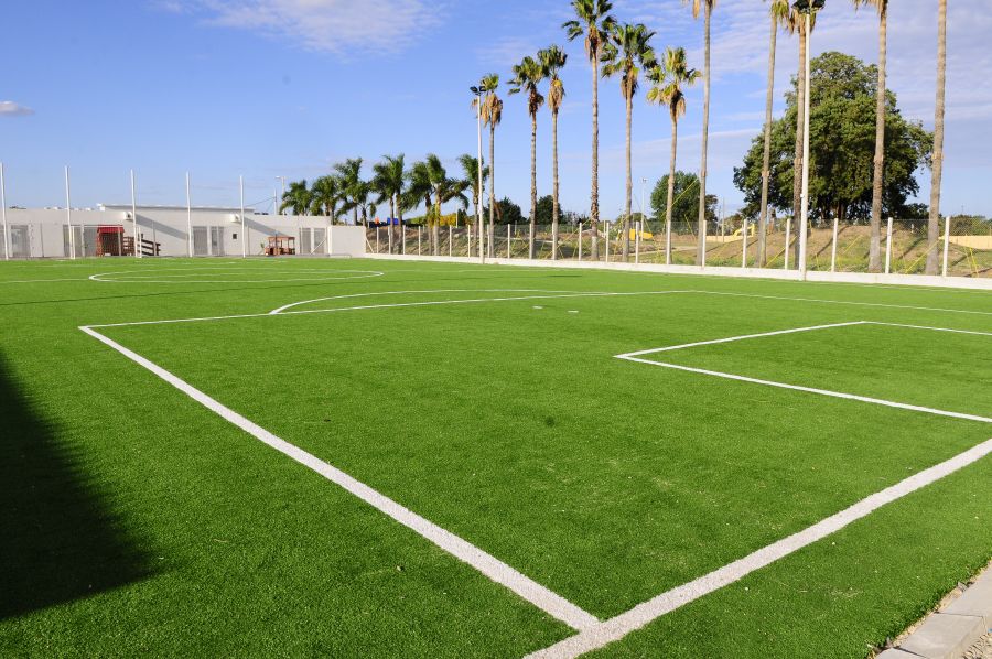 El eterno femenino de una imaginativa pintora