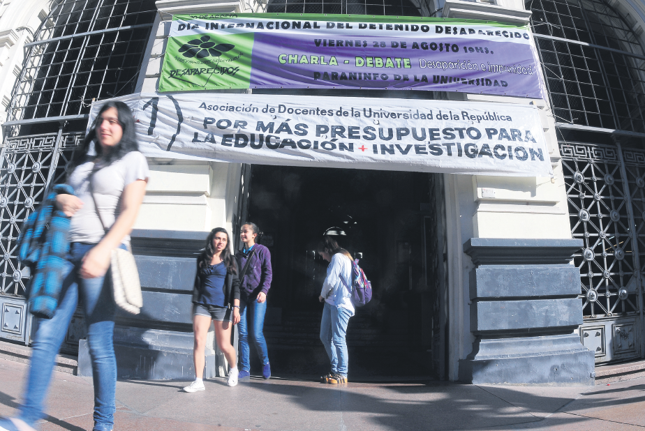 El eterno femenino de una imaginativa pintora