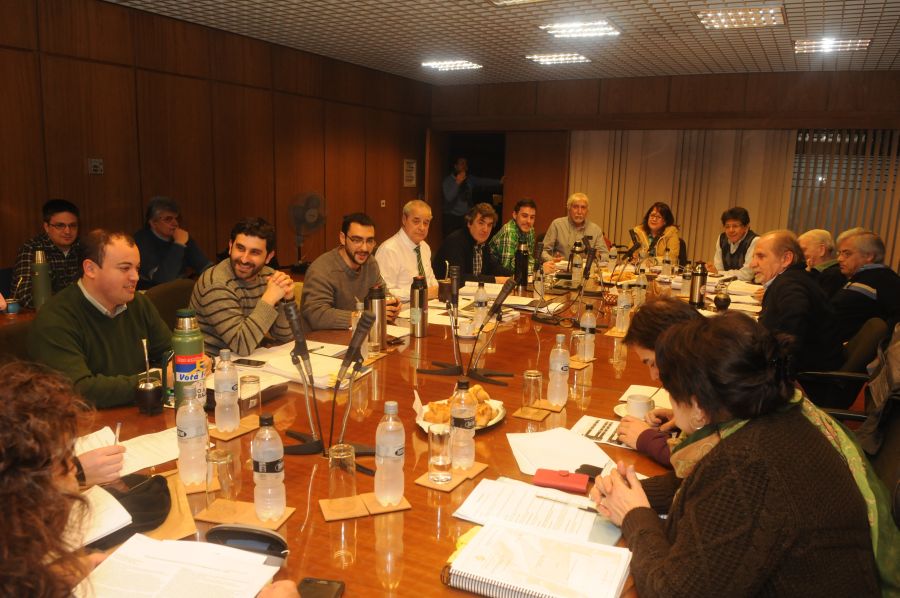 El eterno femenino de una imaginativa pintora