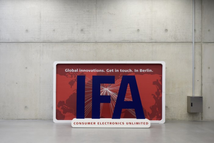 El eterno femenino de una imaginativa pintora