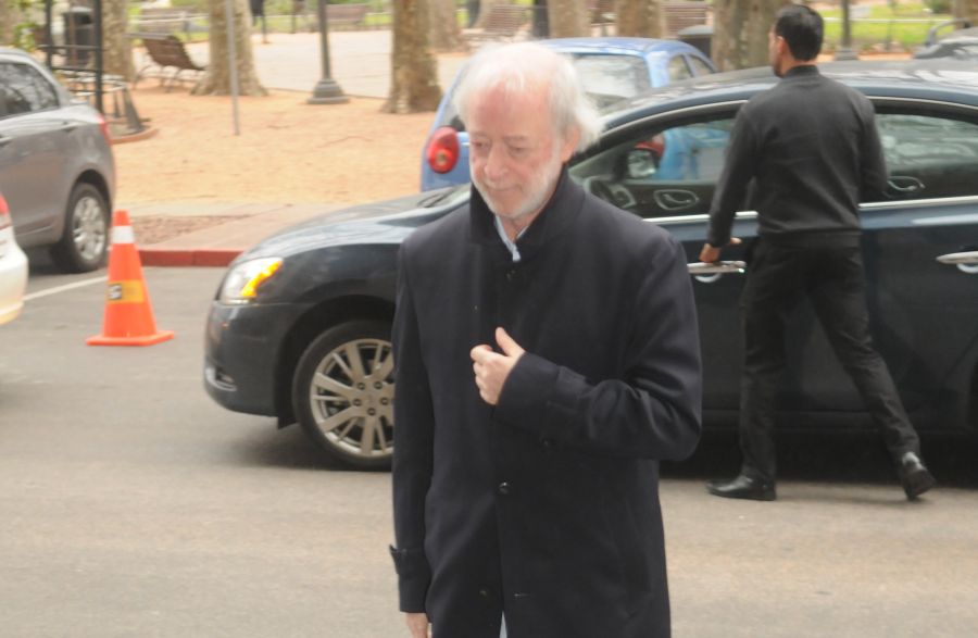 El eterno femenino de una imaginativa pintora