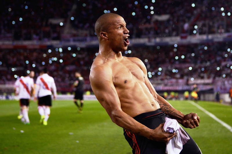 El eterno femenino de una imaginativa pintora