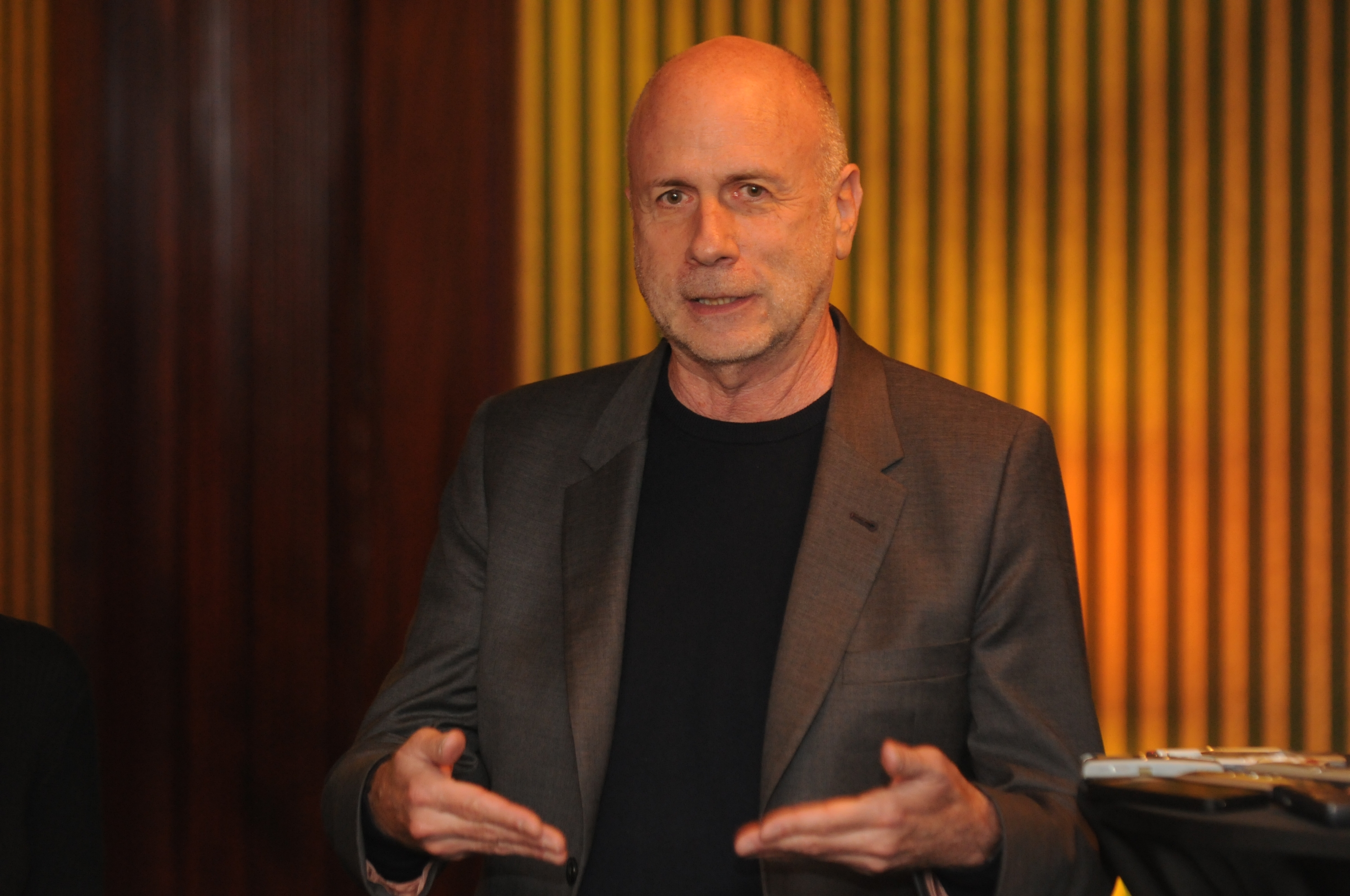 El eterno femenino de una imaginativa pintora