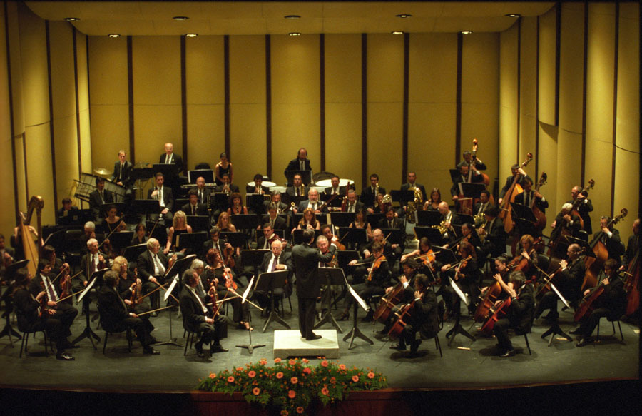 La Orquesta Filarmónica de Montevideo bajo la dirección del ruso Yuri Sobolev.