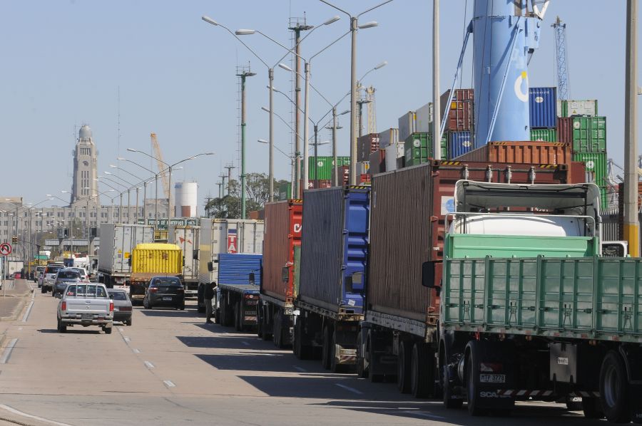 El eterno femenino de una imaginativa pintora