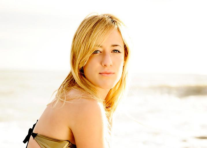 El eterno femenino de una imaginativa pintora