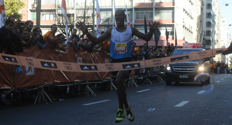 El eterno femenino de una imaginativa pintora