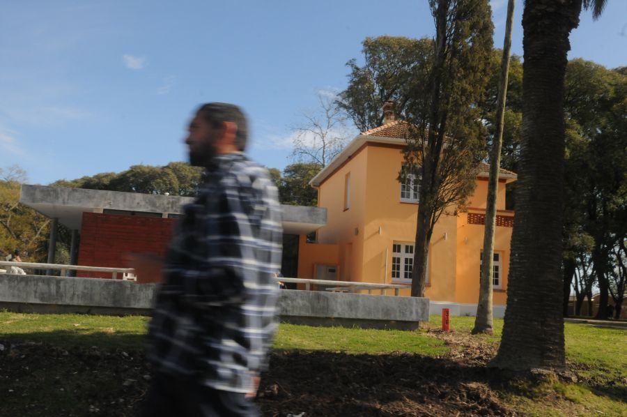 El eterno femenino de una imaginativa pintora