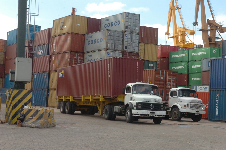 El eterno femenino de una imaginativa pintora