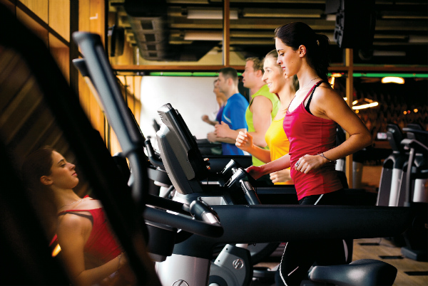 El eterno femenino de una imaginativa pintora