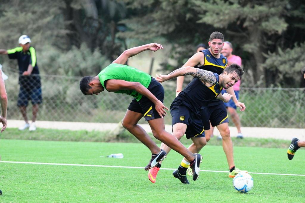 Las imágenes de la práctica de Peñarol. Foto: Marcelo Bonjour.