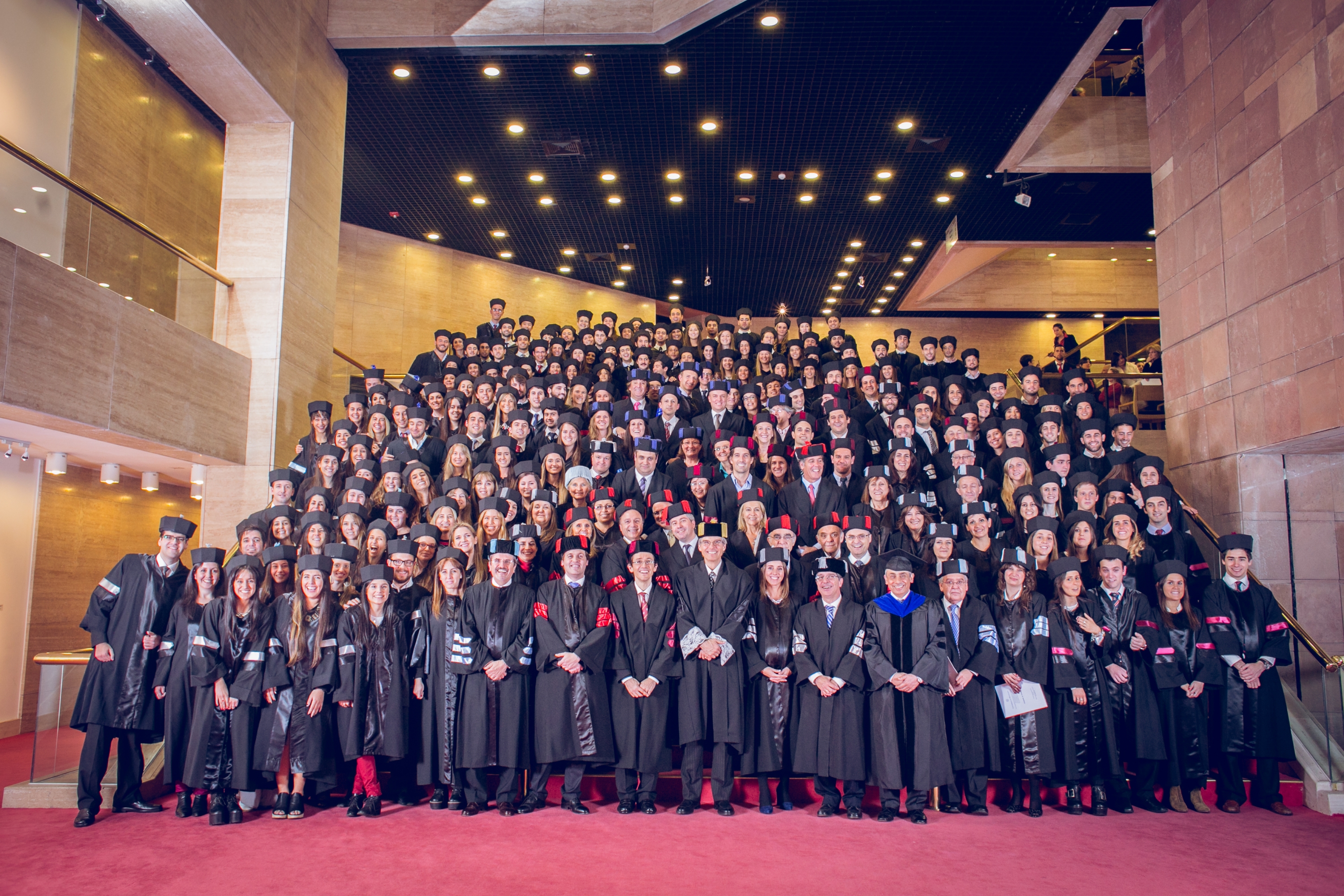 El eterno femenino de una imaginativa pintora