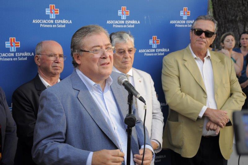 El eterno femenino de una imaginativa pintora