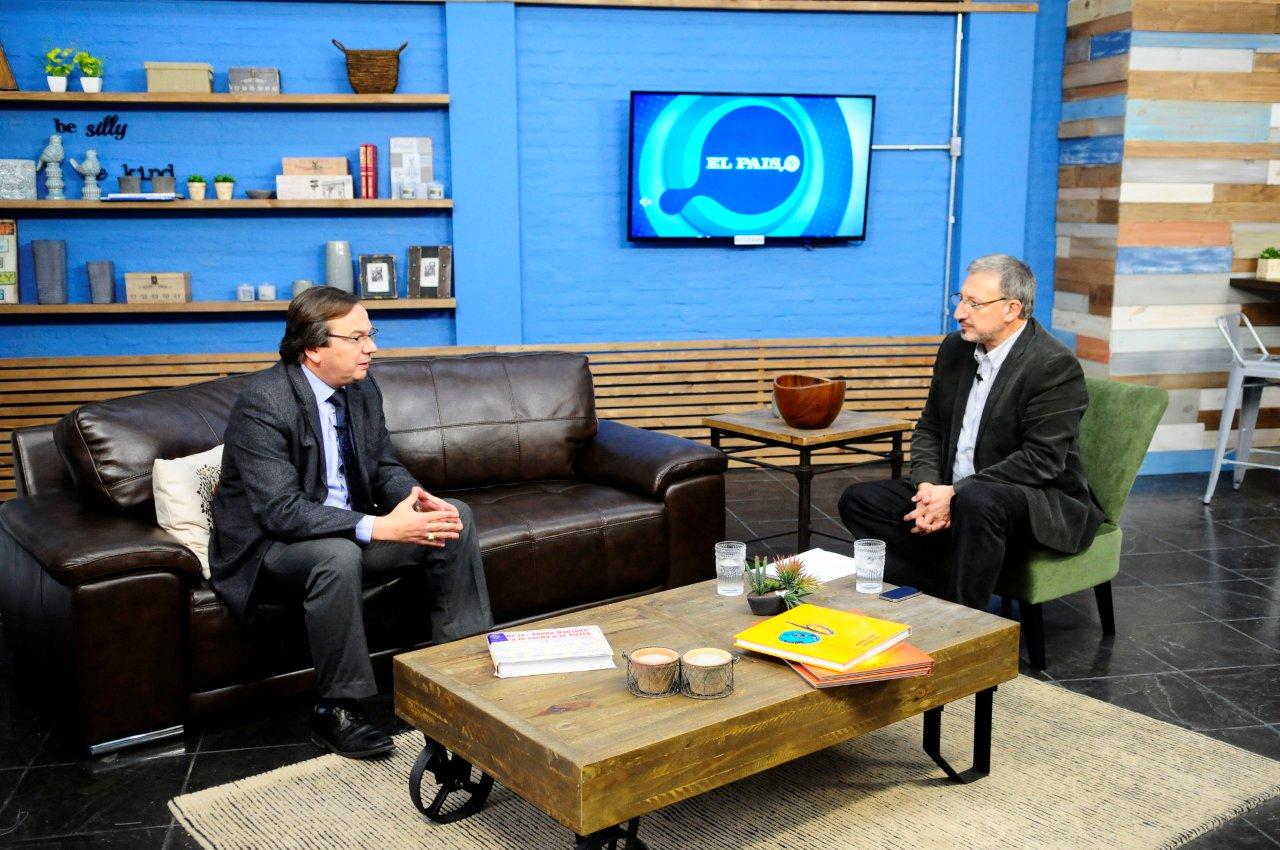 Sotelo entrevistando a José Luis Falero, intendente electo de San José. Foto: Marcelo Bonjour