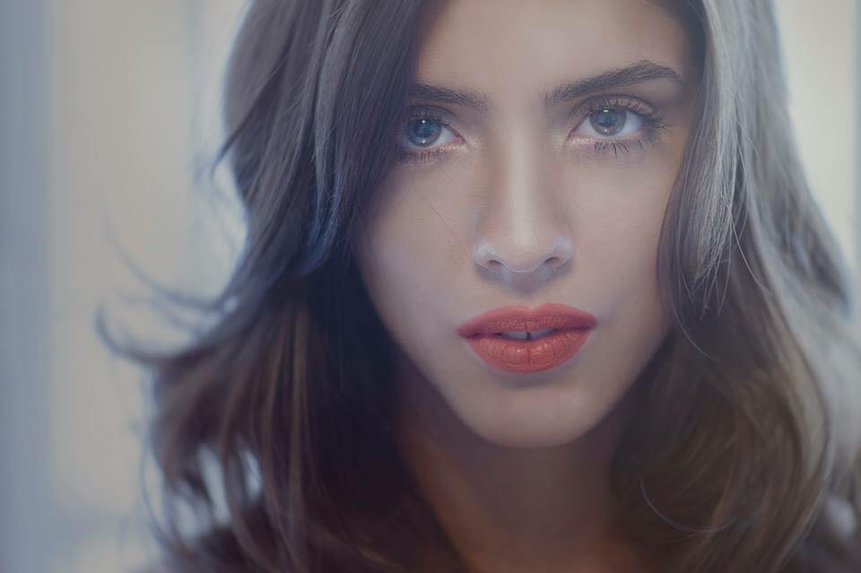 El eterno femenino de una imaginativa pintora