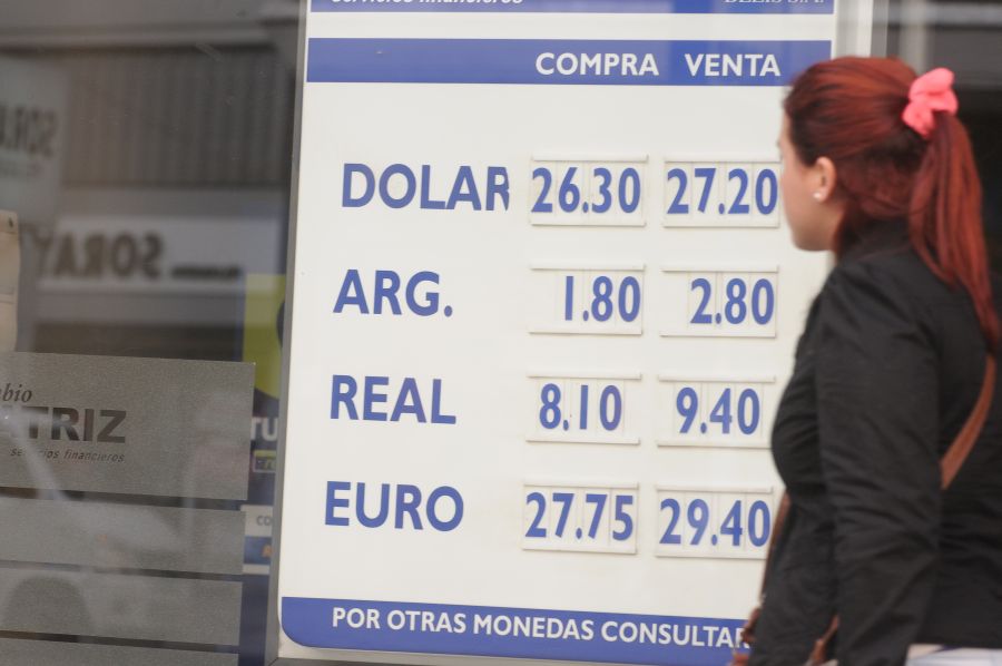 El eterno femenino de una imaginativa pintora