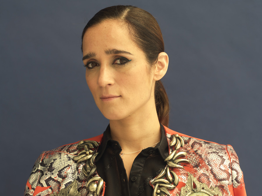 El eterno femenino de una imaginativa pintora