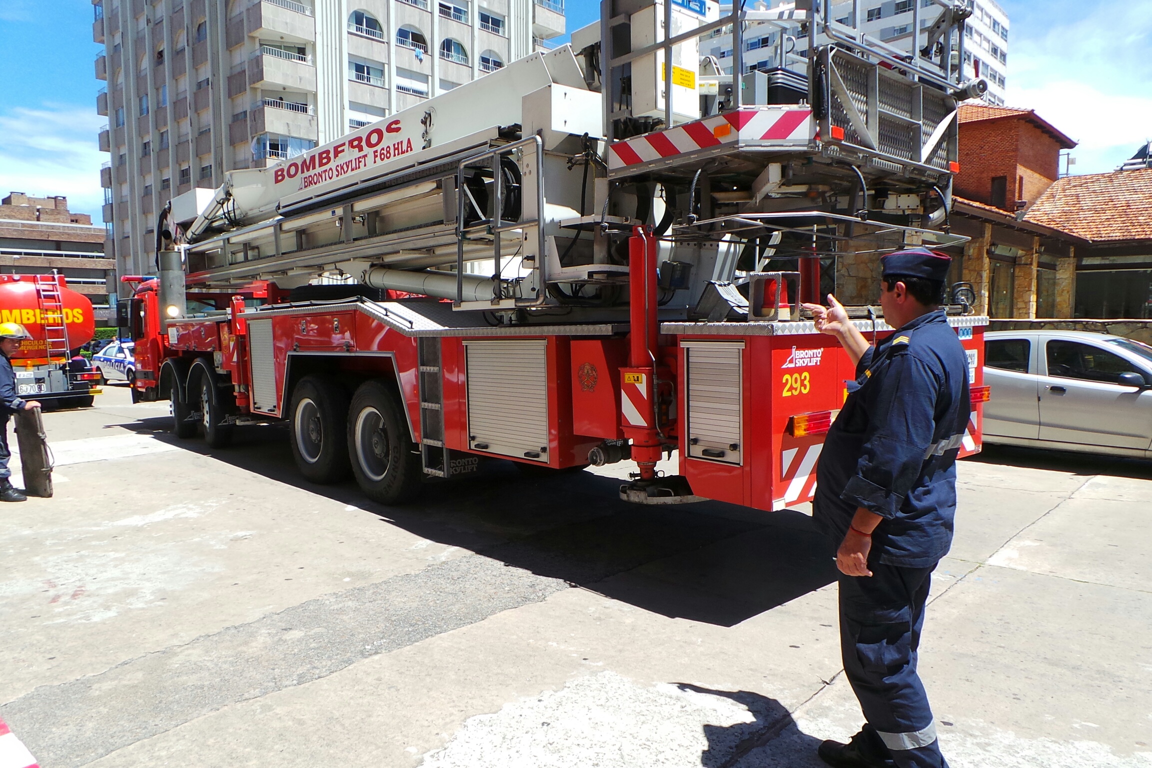 Incendio en edificio de Gorlero. Foto: Ricardo Figueredo