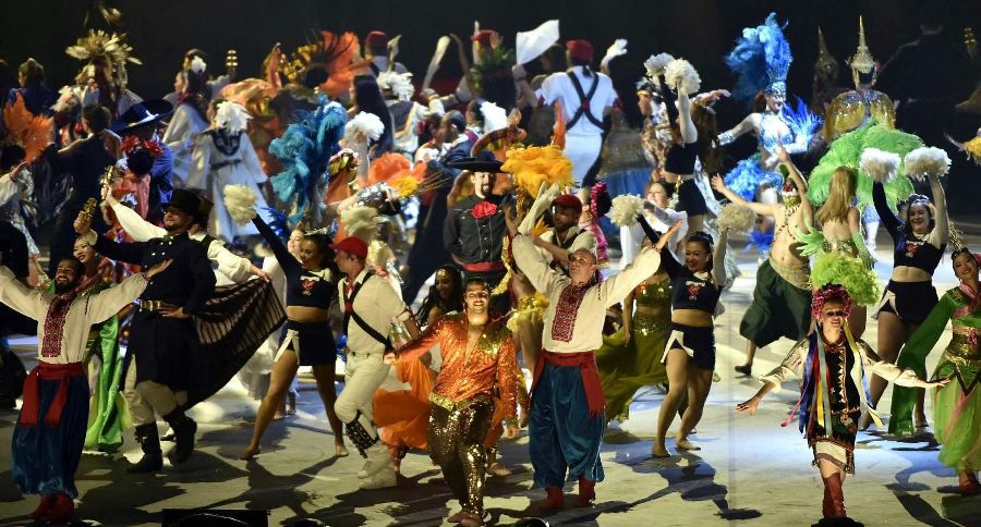 El eterno femenino de una imaginativa pintora