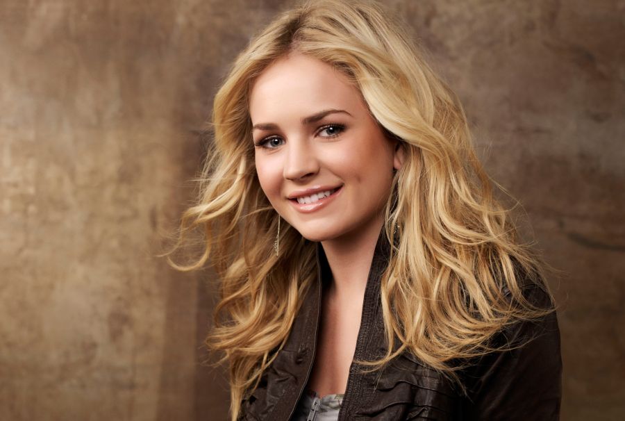 El eterno femenino de una imaginativa pintora