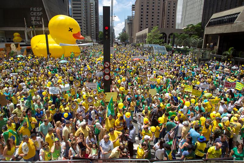 Protestas en Brasil para destituir a Dilma Rousseff. Foto: EFE