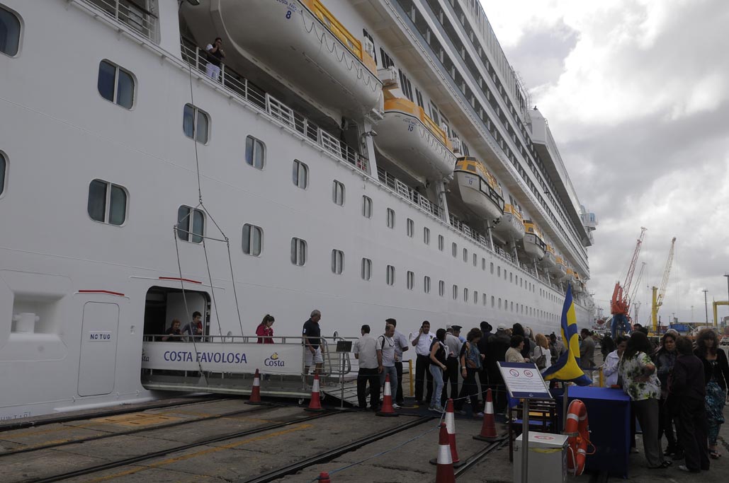 El eterno femenino de una imaginativa pintora