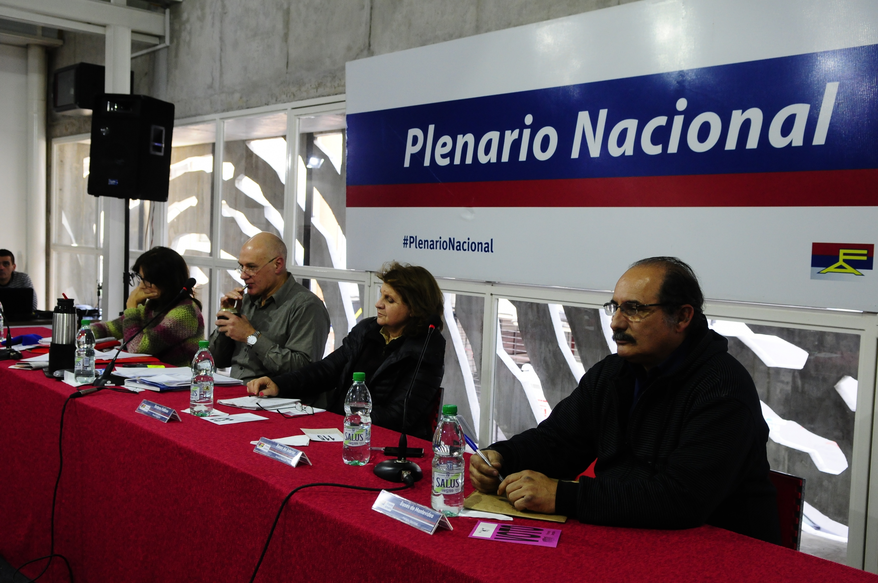 El eterno femenino de una imaginativa pintora