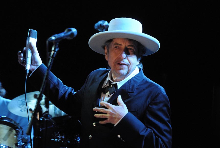 El eterno femenino de una imaginativa pintora