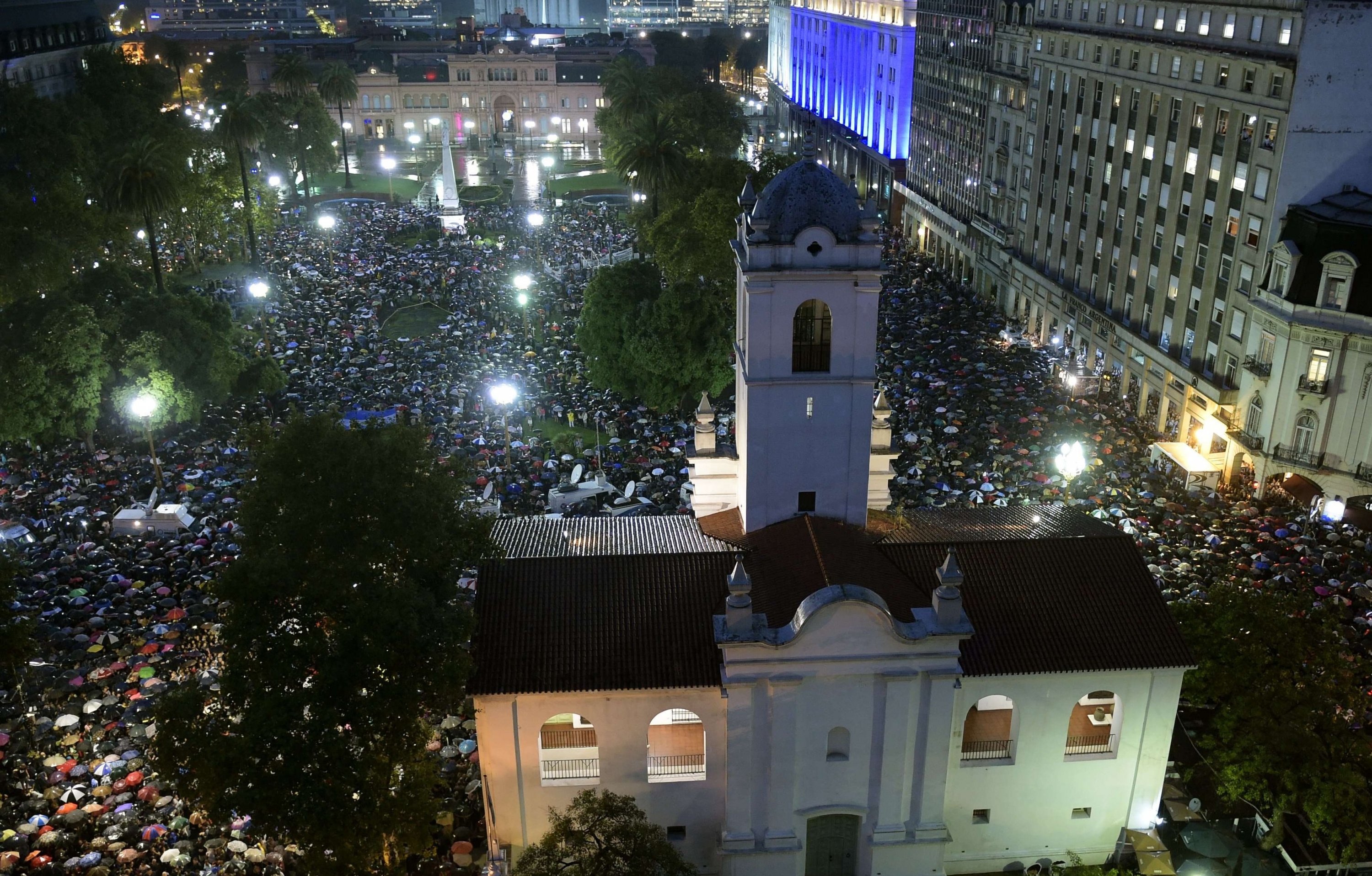 Plaza de Mayo repleta de personas en marcha por Nisman. Foto: AFP