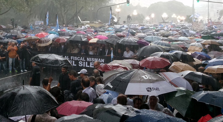 Marcha del silencio en homenaje a Nisman. Foto: @INFOen140