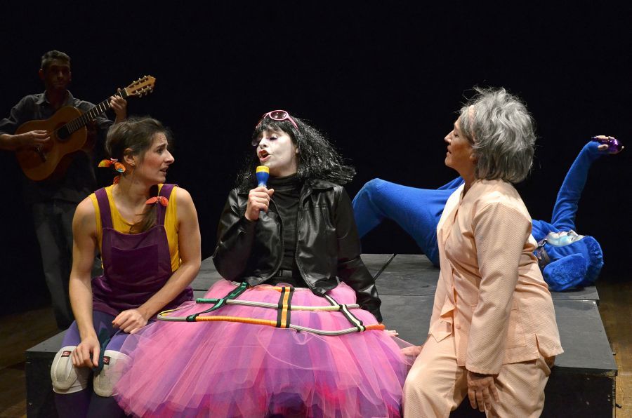 El eterno femenino de una imaginativa pintora