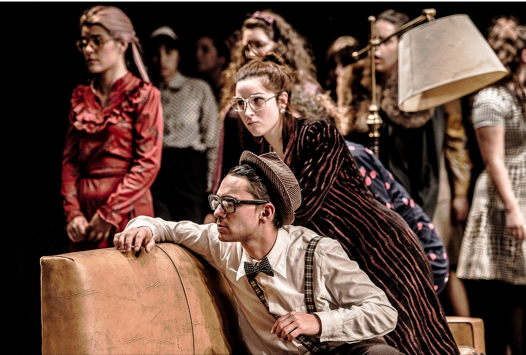 El eterno femenino de una imaginativa pintora