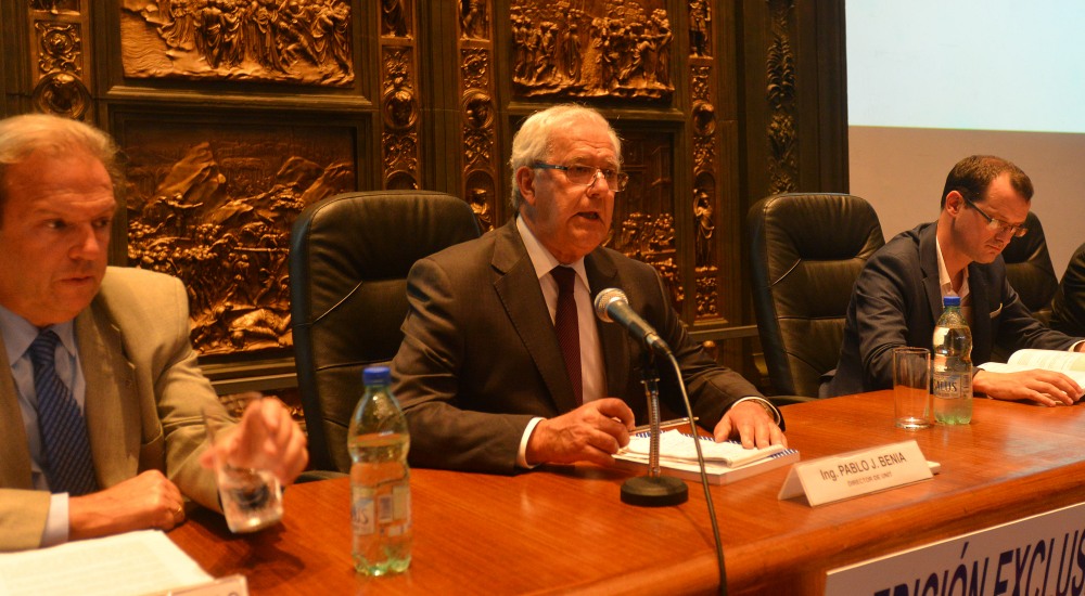 El eterno femenino de una imaginativa pintora